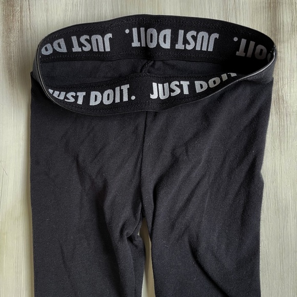 Nike swoosh leggings (size 2T) - Picture 7 of 7